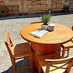 Konukevi Jako Vino 3*